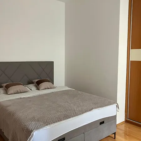 アパート Stan Na Dan Centar バニャ・ルカ